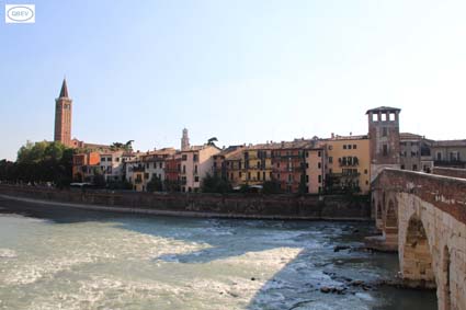 Puente sobre Río Adige